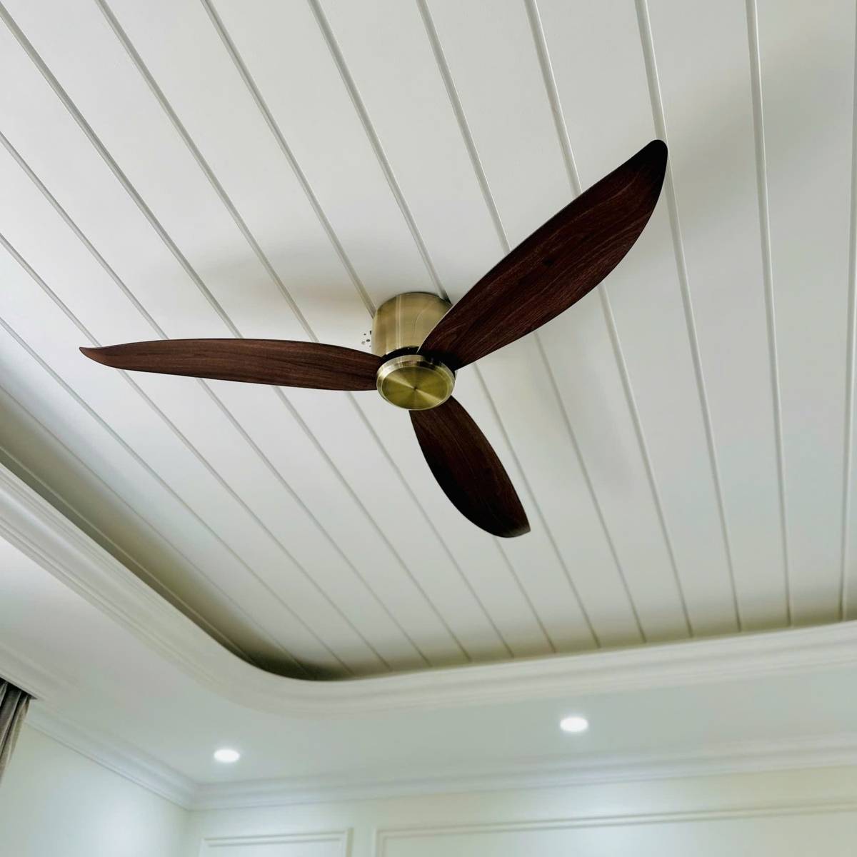 Dễ phối với đèn thả, đèn âm trần